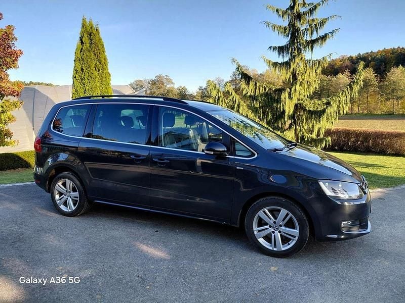 Grau Gebraucht 2012 VW Sharan Highline Van / Kleinbus | € 8.900 (Etwas zu teuer) - Bild 1/4