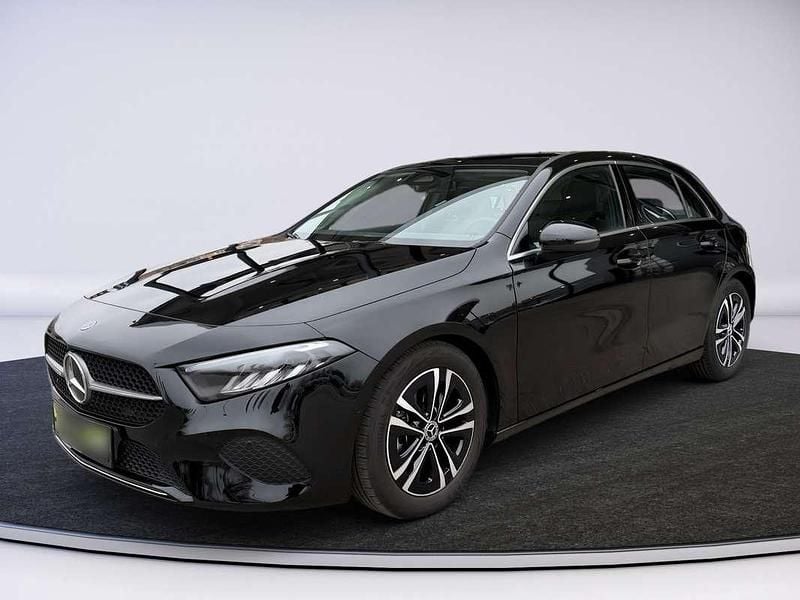 Gebraucht Mercedes A180 136 PS (100 kW) 2025 Schwarz Limousine