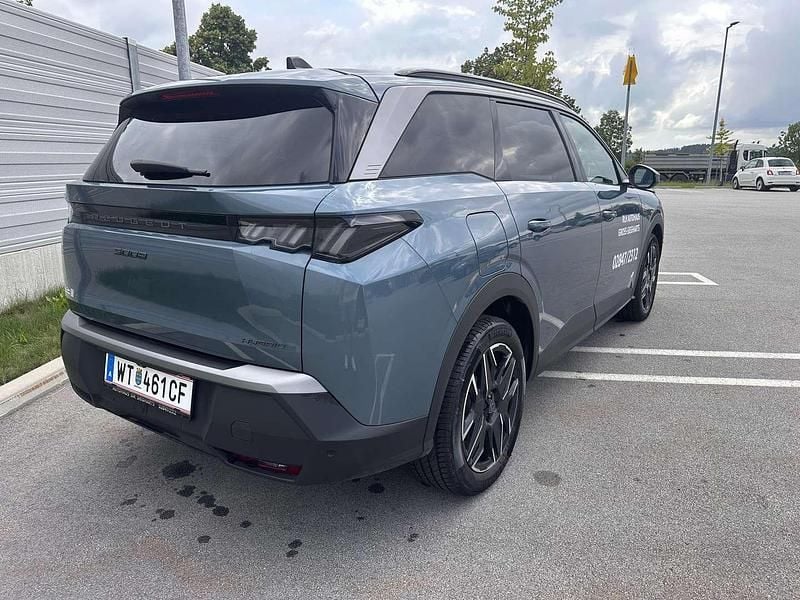Neu Peugeot 5008 Allure 136 PS (100 kW) 2025 Blau Van / Kleinbus
