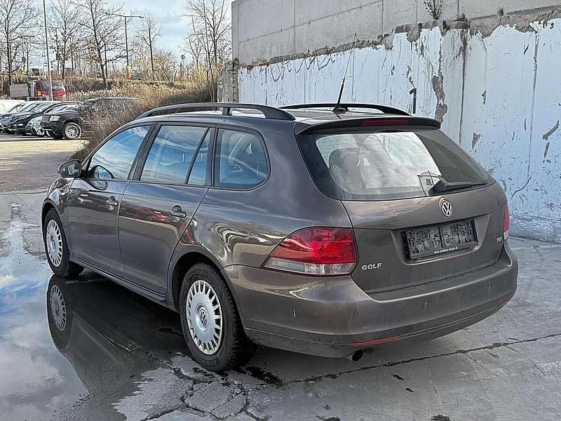 Gebraucht VW Golf VII Trendline 105 PS (77 kW) 2013 Braun Kombi