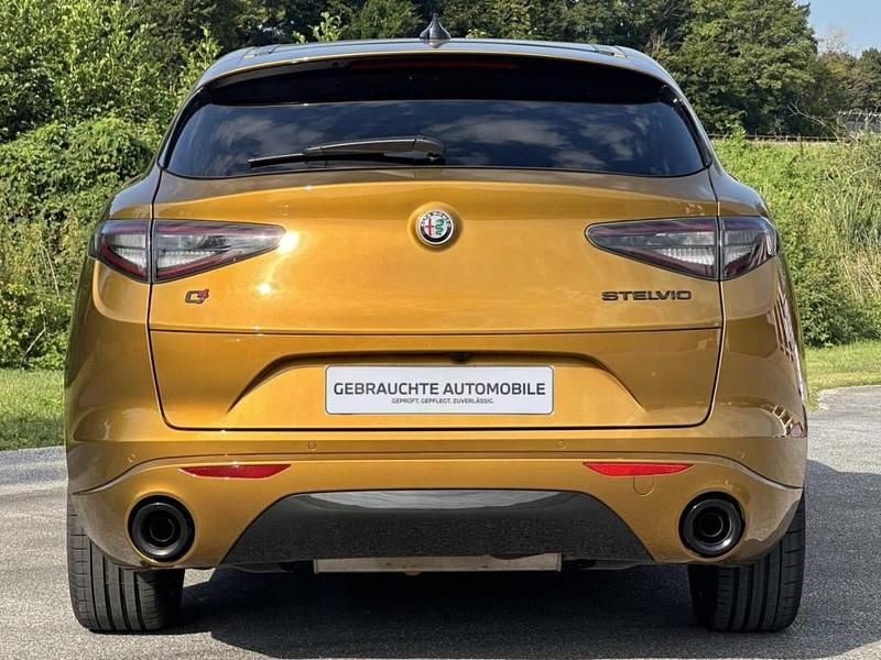 Gebraucht Alfa Romeo Stelvio 280 PS (205 kW) 2022 Gold SUV