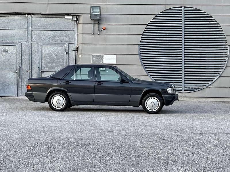 Schwarz Gebraucht 1990 Mercedes 190 Sportline Limousine | € 9.950 - Bild 1/4