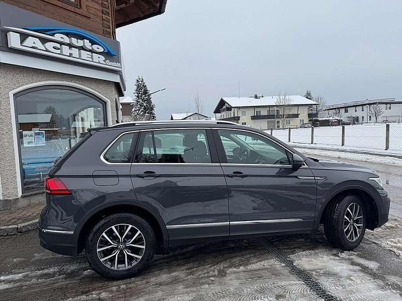 Gebraucht VW Tiguan Life 150 PS (110 kW) 2022 Grau SUV