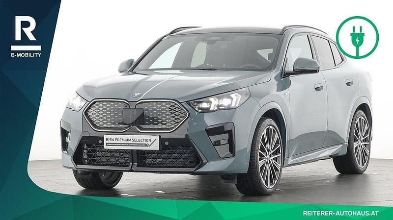 Grün (cape york green) Gebraucht 2024 BMW iX2 Shadowline SUV | € 49.990 (Fairer Preis) - Bild 1/1