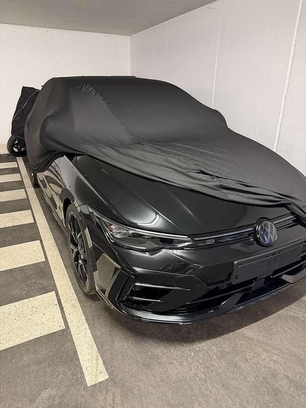 Neu VW Golf VIII Black Edition 333 PS (244 kW) 2025 Limousine