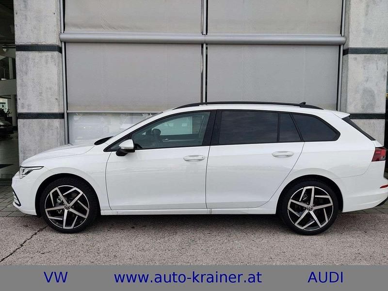 Gebraucht VW Golf VIII Life 110 PS (80 kW) 2024 Weiß Kombi