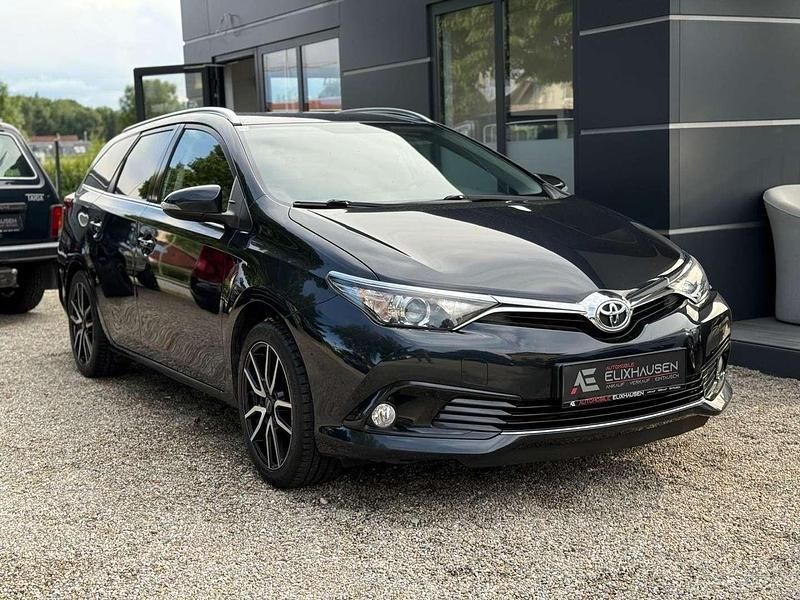 Grau Gebraucht 2016 Toyota Auris Comfort Kombi | € 11.390 (Fairer Preis) - Bild 1/4