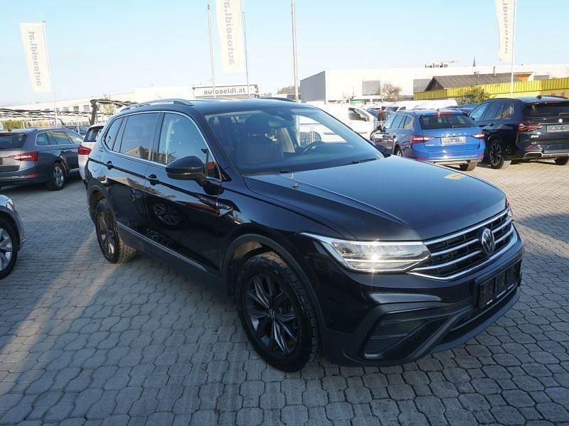 Gebraucht VW Tiguan Allspace Life 150 PS (110 kW) 2023 Schwarz SUV
