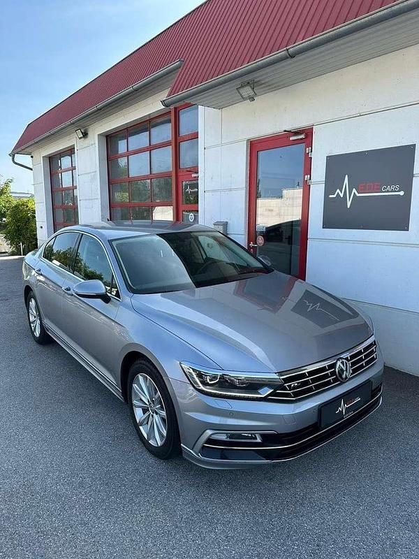 Silber Gebraucht 2020 VW Passat Highline Limousine | € 21.990 (Fairer Preis) - Bild 1/4