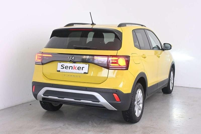 Neu VW T-Cross Life 95 PS (69 kW) 2025 Mittelgelb  metallic SUV