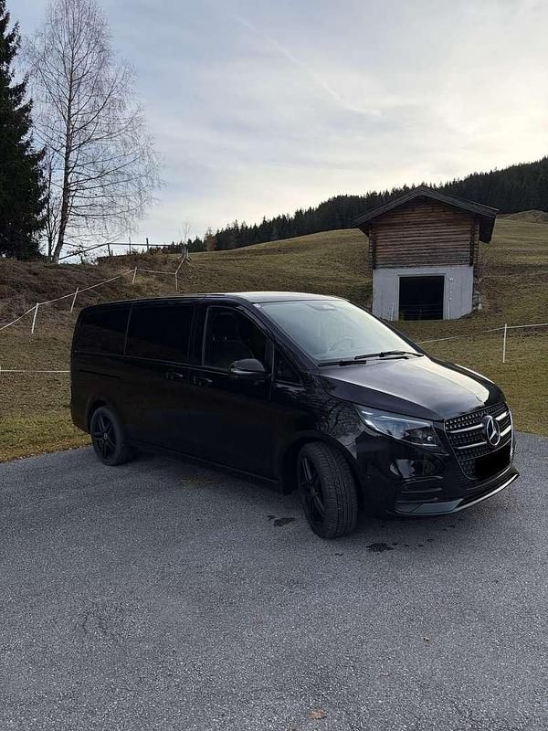 Gebraucht Mercedes V300 Exclusive 237 PS (174 kW) 2024 Schwarz Van / Kleinbus