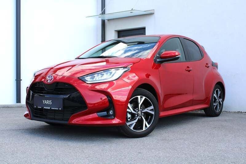 Mittelrot metallicperleffekt Neu 2025 Toyota Yaris Active | € 24.980 (Teuer) - Bild 1/4