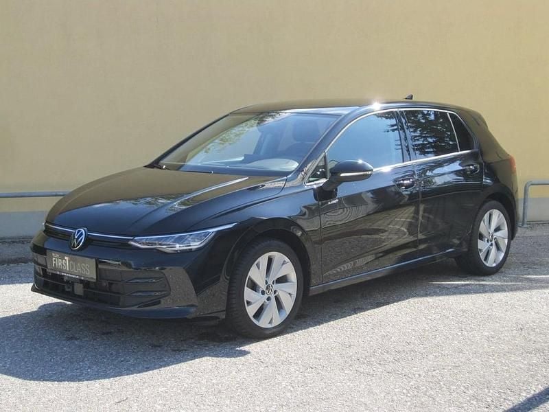 Gebraucht VW Golf VIII 150 PS (110 kW) 2024 Schwarz  metallic Limousine