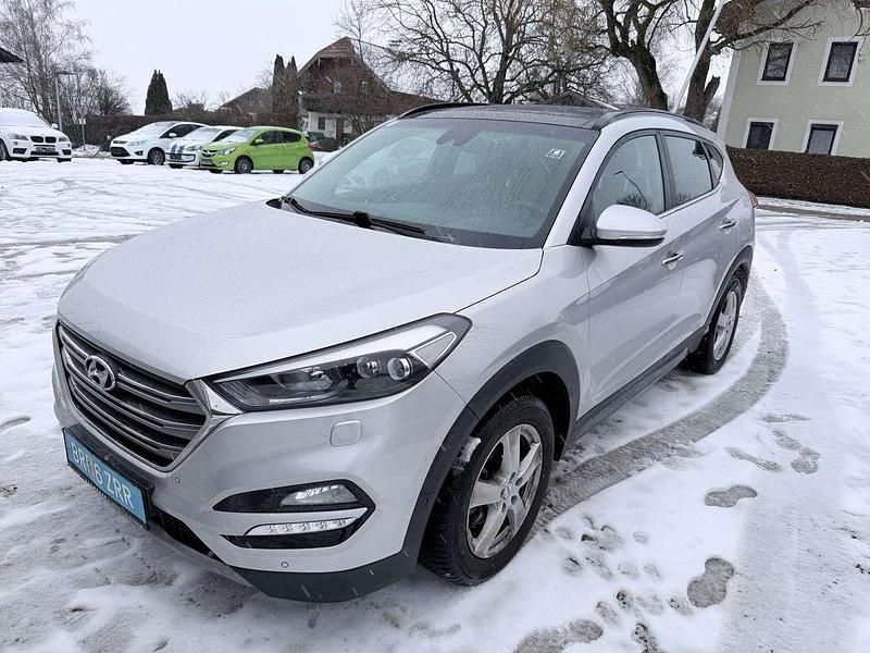 Grau Gebraucht 2017 Hyundai Tucson SUV | € 13.500 - Bild 1/4