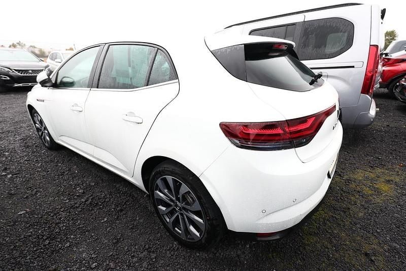 Gebraucht Renault Mégane IV Techno 140 PS (102 kW) 2023 Weiß Limousine