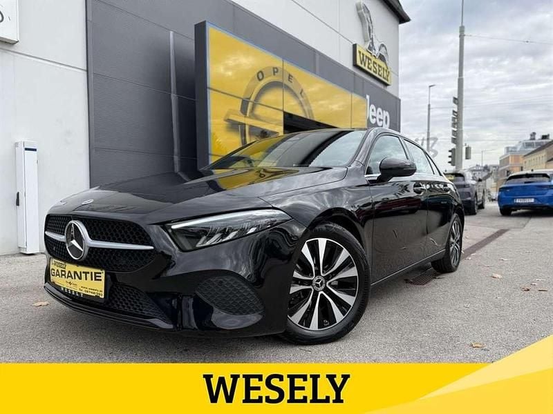 Gebraucht Mercedes A180 116 PS (85 kW) 2023 Schwarz Limousine