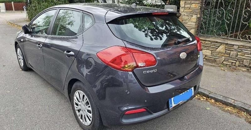 Gebraucht Kia Ceed Style 101 PS (74 kW) 2012 Kleinwagen