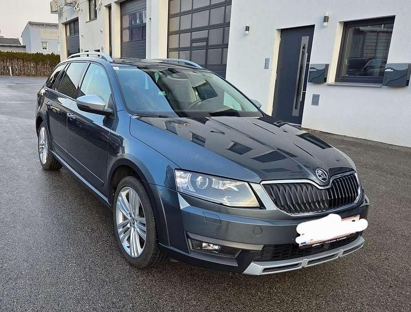 Gebraucht Skoda Octavia 184 PS (135 kW) 2015 Grau Kleinwagen