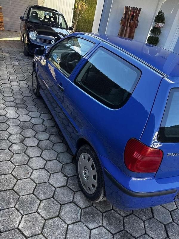 Blau Gebraucht 2000 VW Polo Kleinwagen | € 700 - Bild 1/4