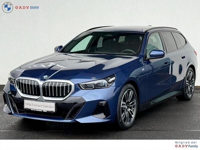 Gebraucht BMW 520 Shadowline 197 PS (144 kW) 2025 Phytonicblau Kombi