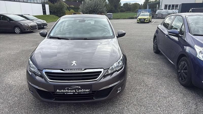 Gebraucht Peugeot 308 Active 92 PS (67 kW) 2014 Grau Limousine