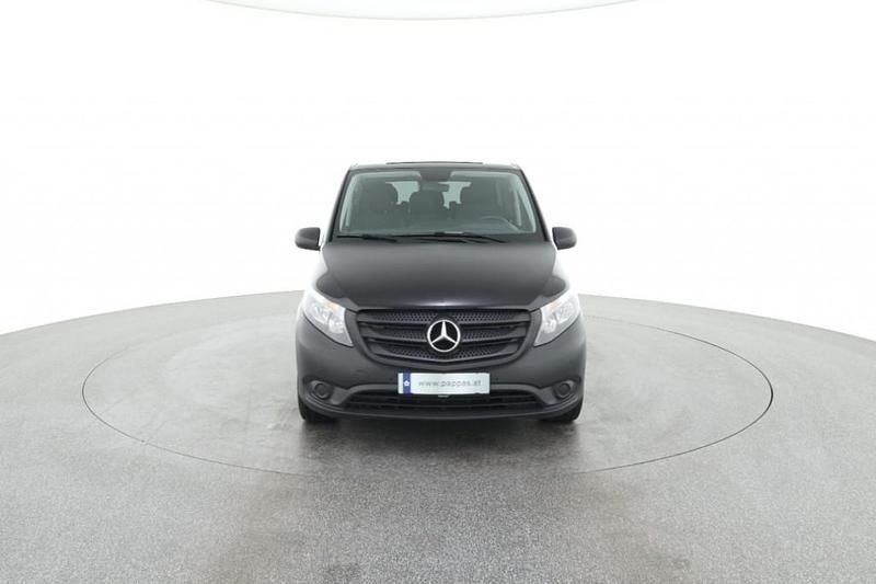 Gebraucht Mercedes Vito 163 PS (119 kW) 2023 Obsidianschwarz meta Van