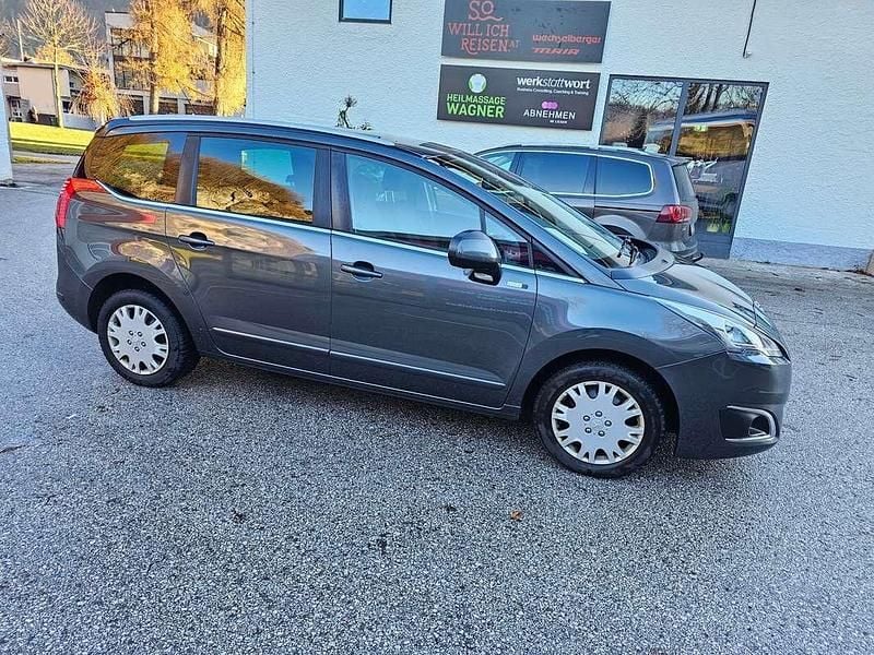 Gebraucht Peugeot 5008 Style 120 PS (88 kW) 2015 Grau Van / Kleinbus