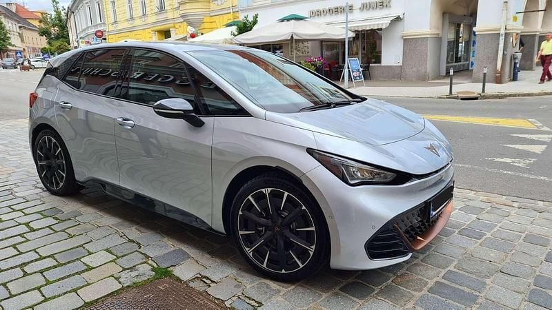 Silber Gebraucht 2023 Cupra Born e-Boost Kleinwagen | € 26.200 (Superpreis) - Bild 1/4