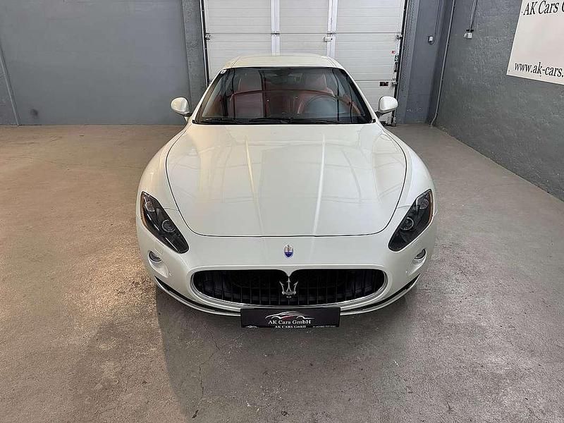 Gebraucht Maserati Granturismo 439 PS (322 kW) 2009 Weiß Coupé