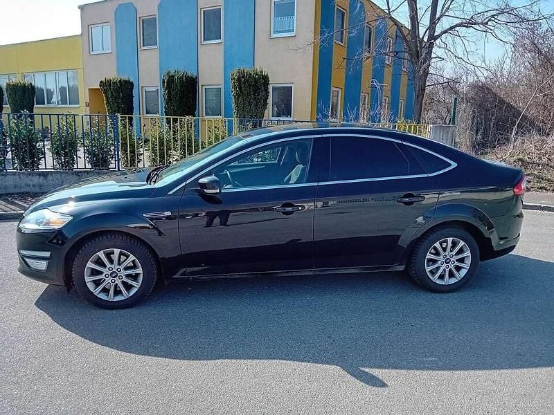 Gebraucht Ford Mondeo Titanium 140 PS (102 kW) 2013 Schwarz Limousine