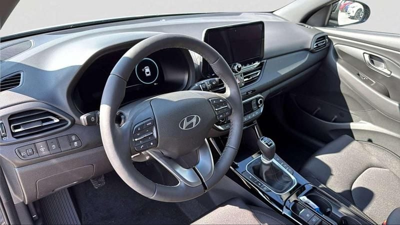 Neu Hyundai i30 GO! 140 PS (102 kW) 2025 Grau Limousine