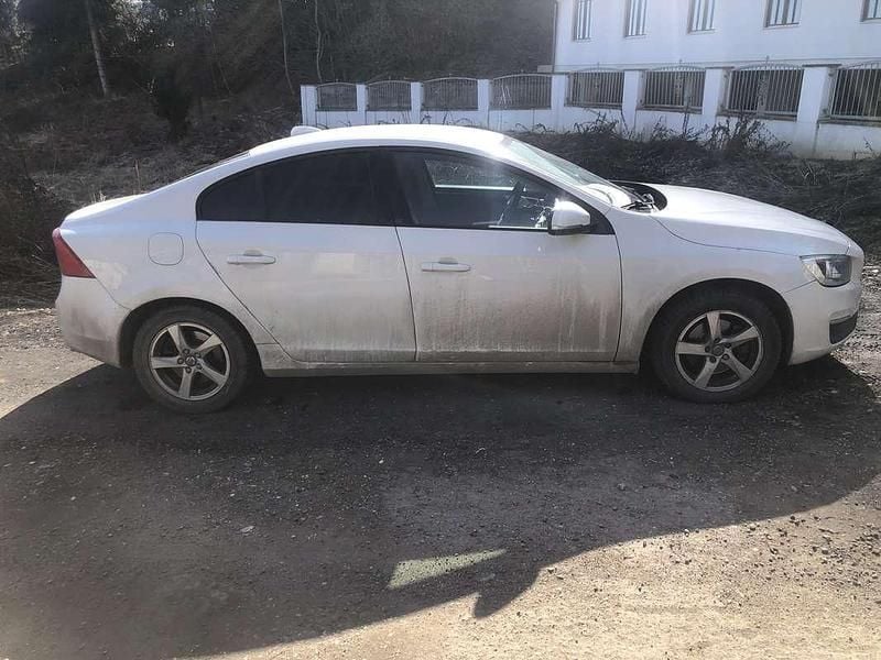 Gebraucht Volvo S60 R-Design Kinetic 190 PS (139 kW) 2015 Limousine