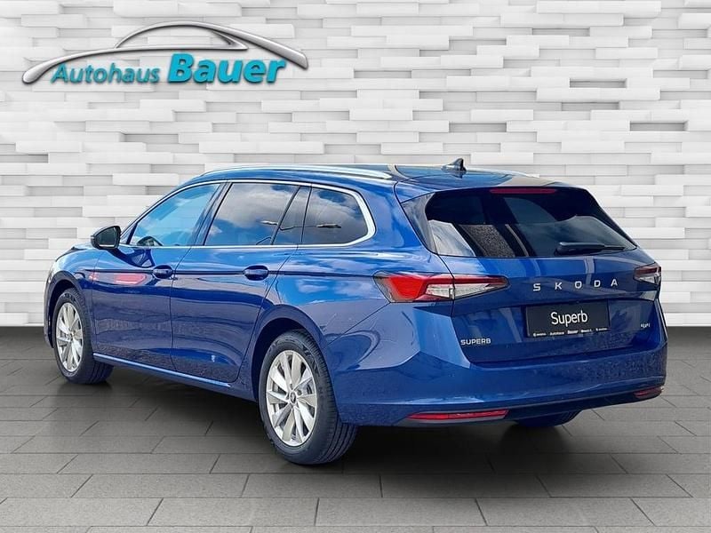 Neu Skoda Superb Selection 193 PS (141 kW) 2026 Dunkelblau  metallic Kombi