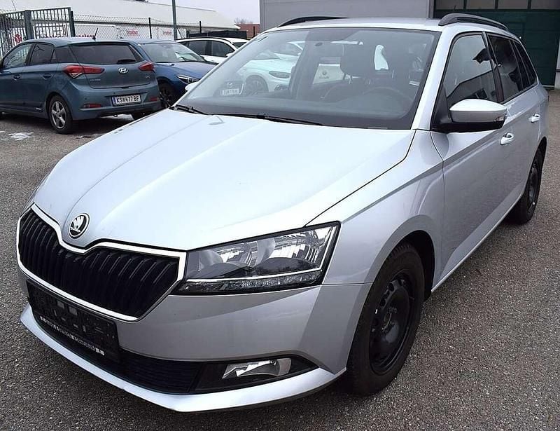 Grau Gebraucht 2021 Skoda Fabia Ambition Kombi | € 15.900 (Guter Preis) - Bild 1/4