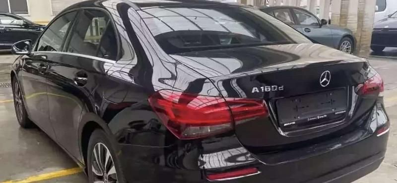 Gebraucht 2020 Mercedes A180 Limousine | € 18.766 (Fairer Preis) - Bild 1/4