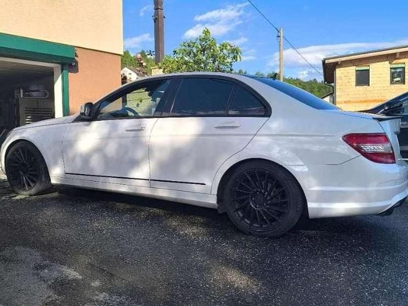 Gebraucht Mercedes C180 Elegance 156 PS (114 kW) 2008 Weiß Limousine