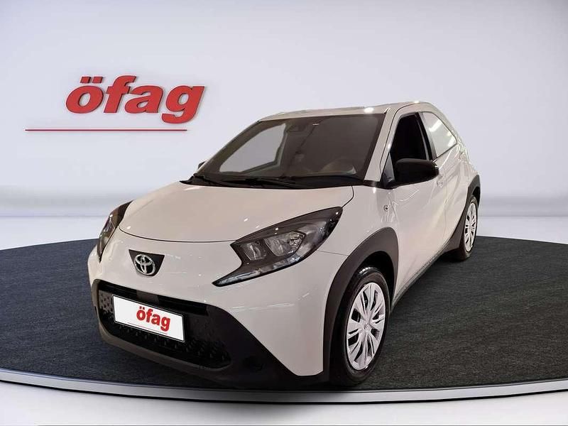 Neu Toyota Aygo Play 72 PS (52 kW) 2025 Weiß Kleinwagen