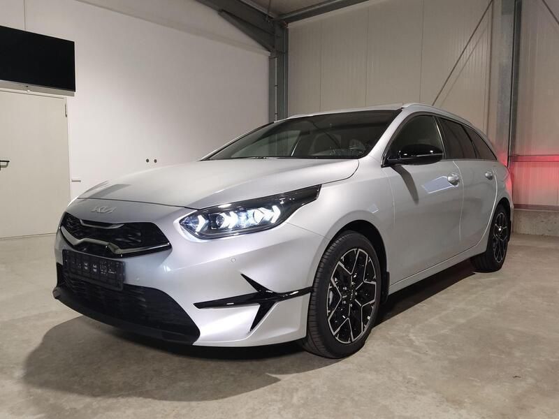 Neu Kia Ceed Sportswagon 140 PS (102 kW) 2025 Silber Kombi