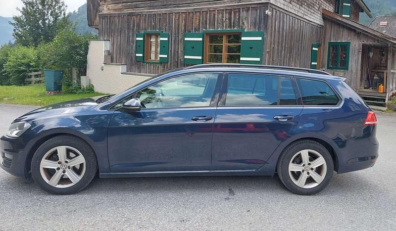 Gebraucht VW Golf VII Highline 110 PS (80 kW) 2015 Blau Limousine