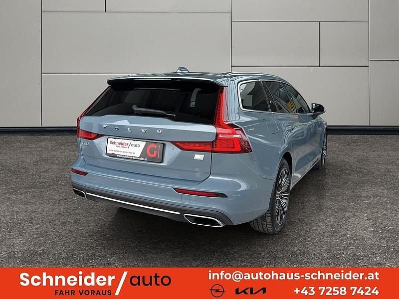 Gebraucht Volvo V60 Core 253 PS (186 kW) 2022 Grau Kombi