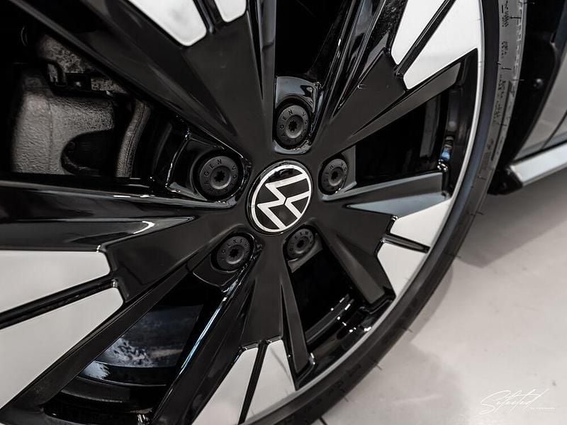 Gebraucht VW Multivan Edition 245 PS (180 kW) 2025 Grau Van