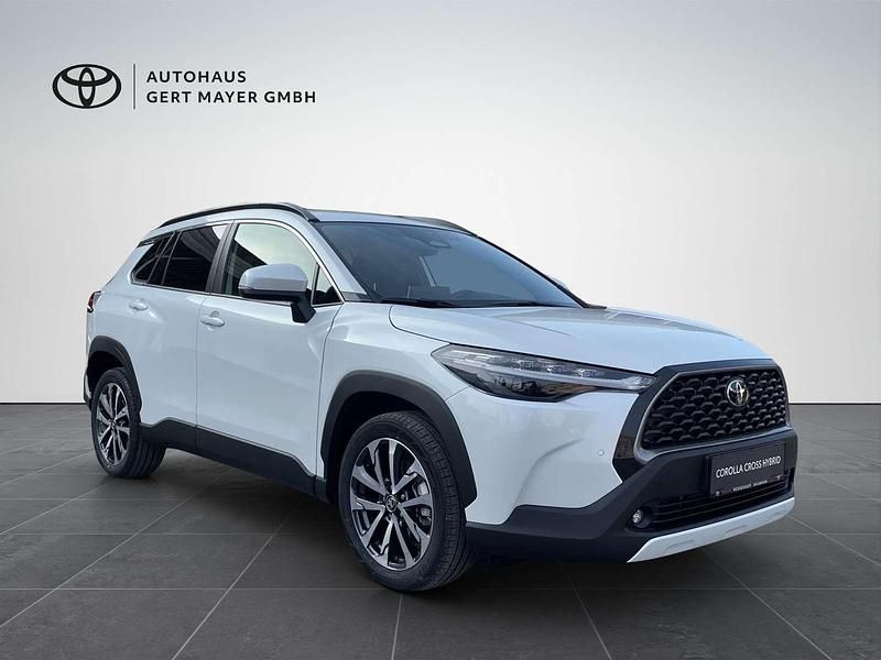 Gebraucht Toyota Corolla Cross Active 197 PS (144 kW) 2024 Weiß SUV