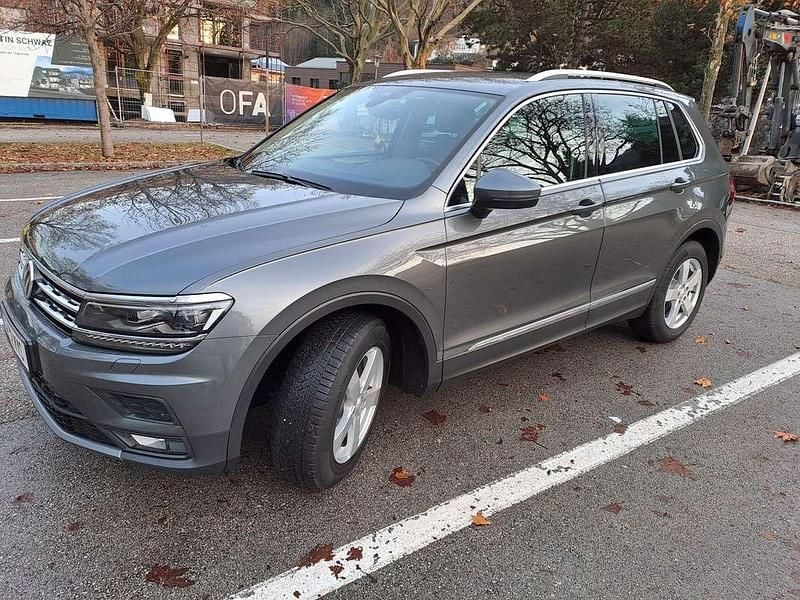 Grau Gebraucht 2018 VW Tiguan Comfortline SUV | € 22.000 (Superpreis) - Bild 1/4
