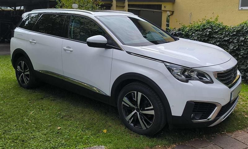 Weiß Gebraucht 2018 Peugeot 5008 Allure Van / Kleinbus | € 18.599 (Fairer Preis) - Bild 1/4