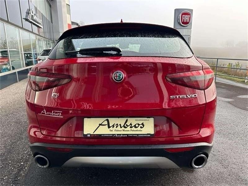 Gebraucht Alfa Romeo Stelvio Super 150 PS (110 kW) 2017 Rot SUV