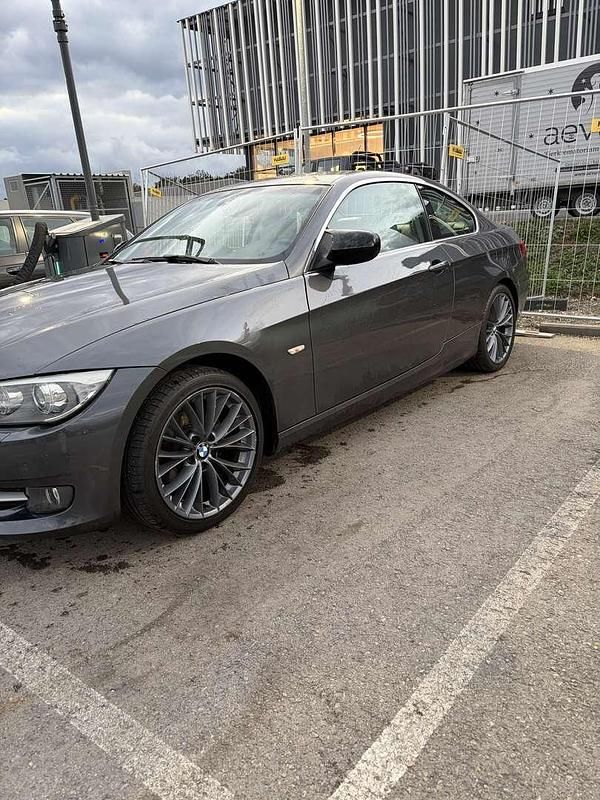 Gebraucht BMW 320 170 PS (125 kW) 2012 Grau Coupé