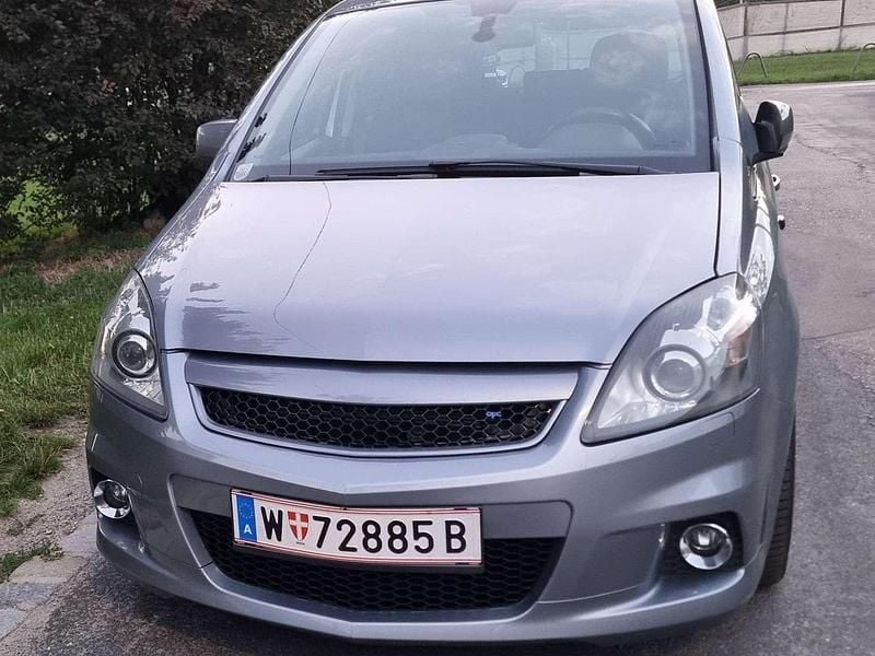 Silber Gebraucht 2010 Opel Zafira OPC Van / Kleinbus | € 8.000 - Bild 1/4