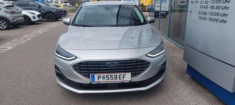 Gebraucht Ford Focus Titanium 125 PS (91 kW) 2025 Silber Limousine