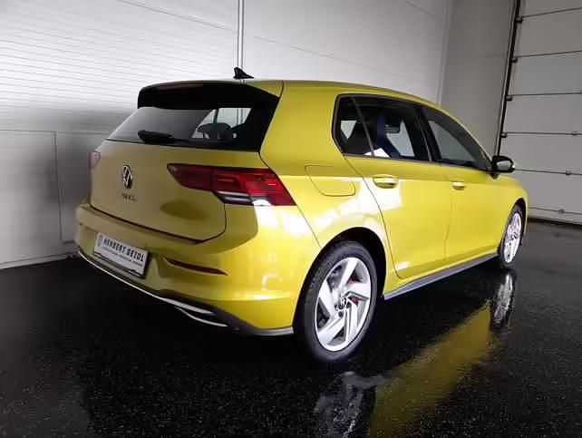 Gebraucht VW Golf VIII Pro 150 PS (110 kW) 2021 Limonengelbmet. Limousine