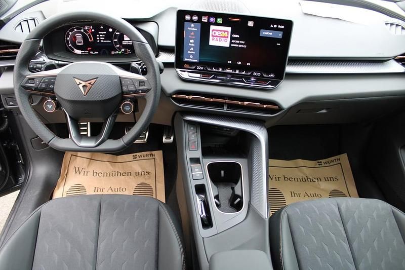 Neu Cupra Terramar 204 PS (150 kW) 2025 Dunkelgrau  metallic SUV